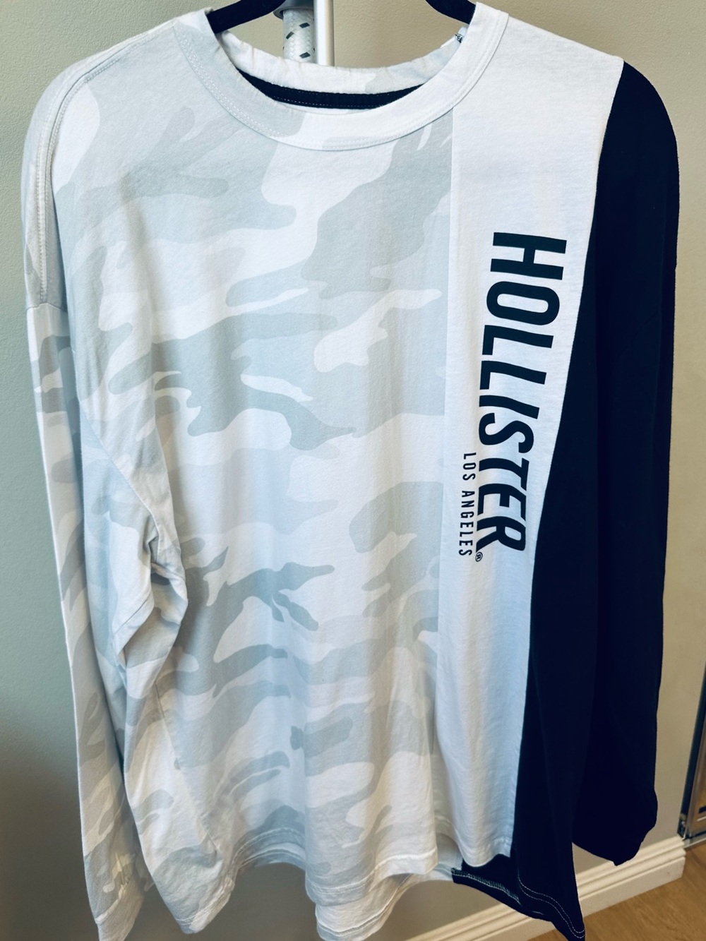 Hollister White & Black Camo Panel Long Sleeve Tee. Y2K Oversized Fit